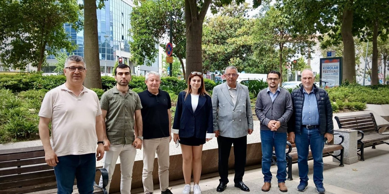Formasını Çıkaran Sağlıkçı, Ek İşinde Mesaisini Tamamlıyor!